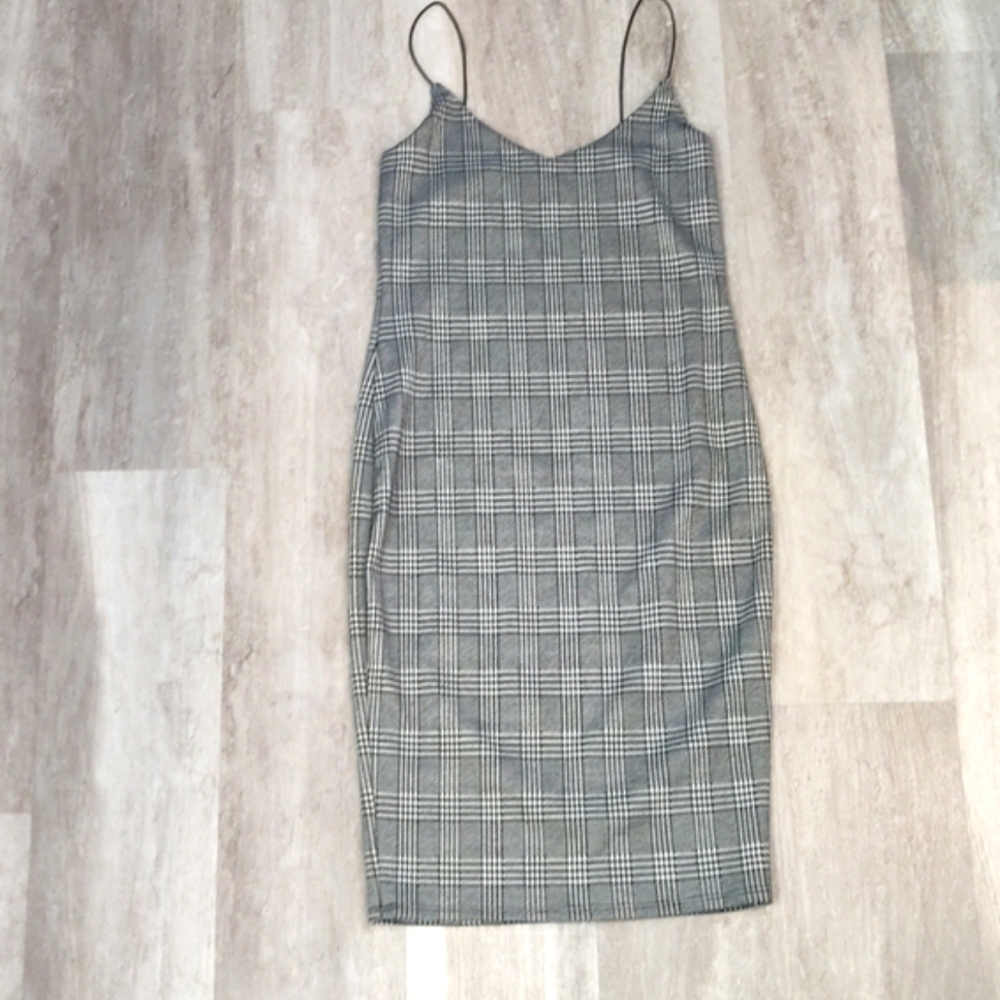 🆕 BODYCON DRESS - Picture 2 of 5
